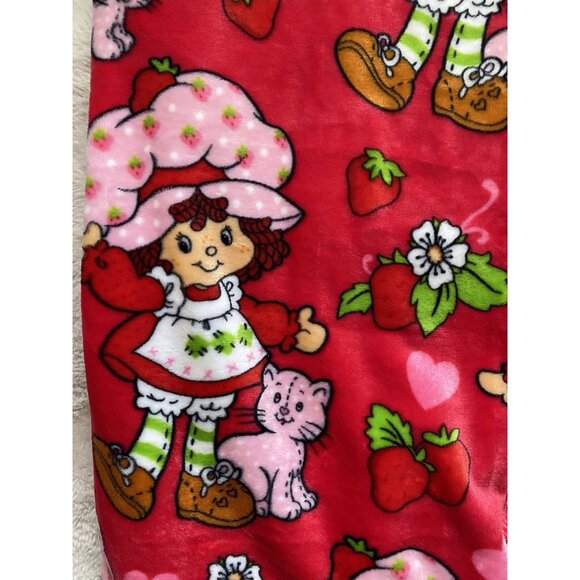 Strawberry Shortcake Custard Cat 50” X 70” Soft Plush Soft Throw Blanket Red NEW - Picture 14 of 16